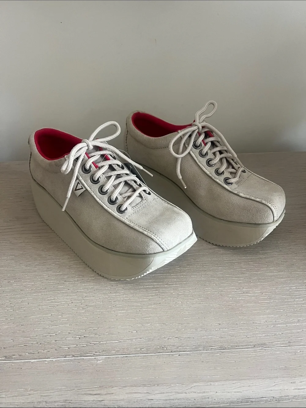 Woman’s volatile platform sneaker size 8 1/2 tan suede leather upper